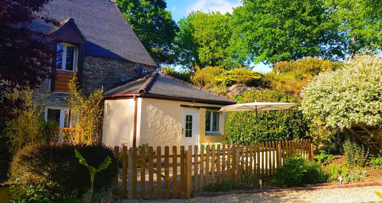 Le Vieux Moulin Gites - A Charming Stone Cottage With Garden View And Seasonal Pool Guegon Exterior photo